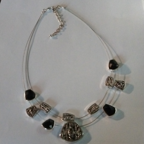 Floating Necklace - Picture 1 of 2